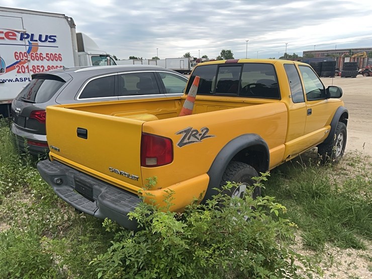 2003-chevrolet-s10-image-3