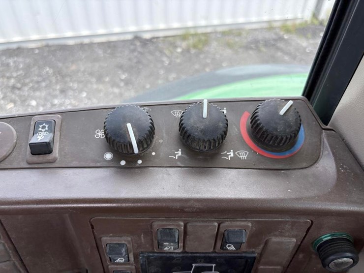 john-deere-6420-image-32