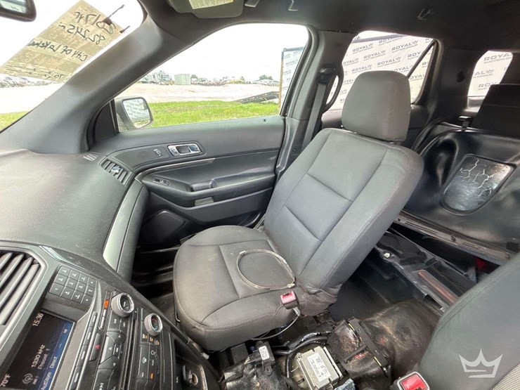 2017-ford-explorer-image-18