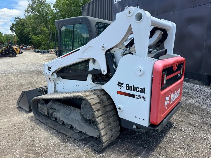 2016-bobcat-t740-image-4