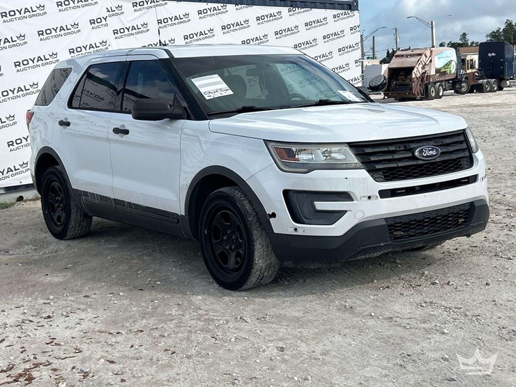 2016-ford-explorer-image-2