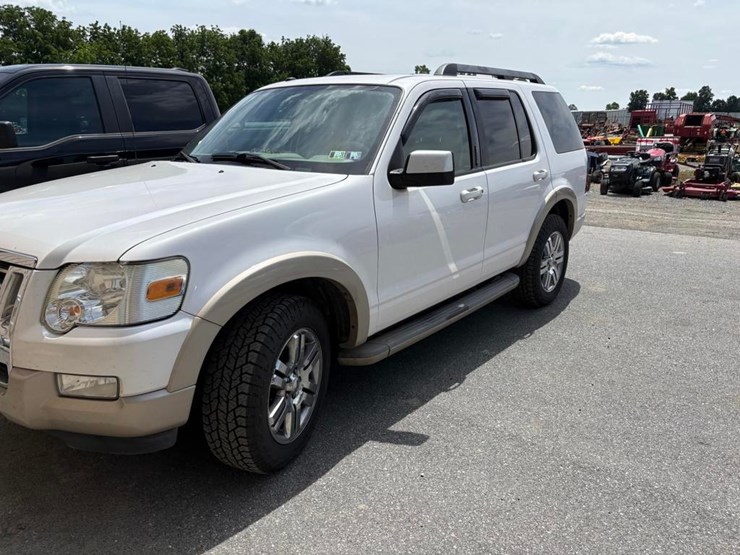 2010-ford-explorer-image-2