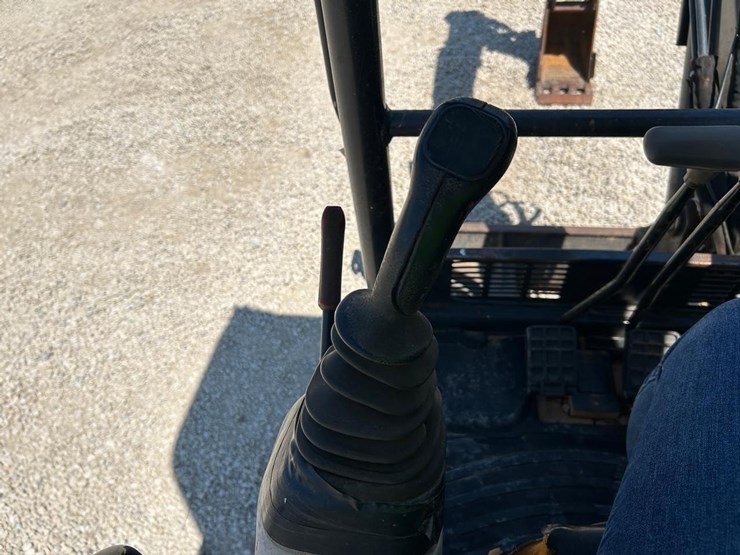 2016-deere-35g-image-24