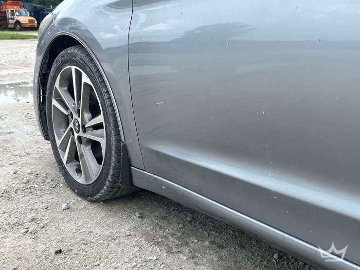 2017-hyundai-elantra-sedan-image-21