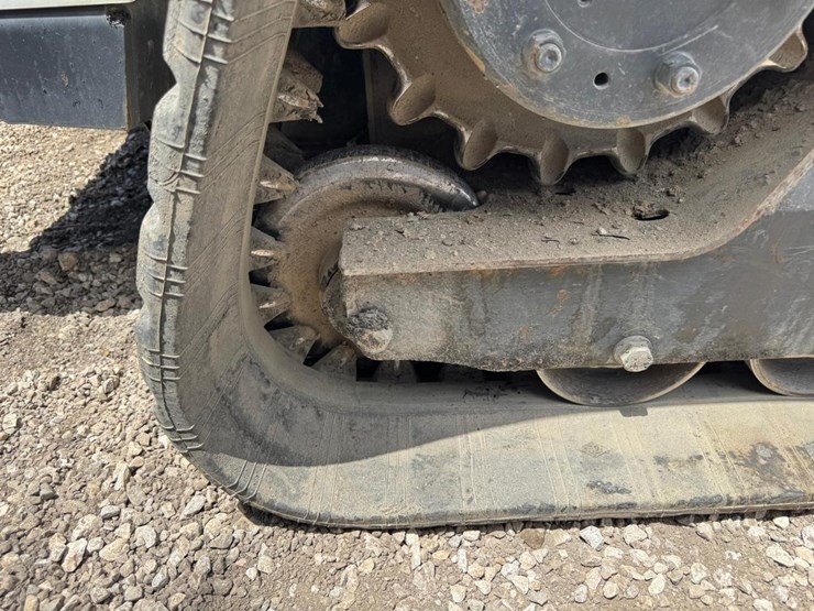 2016-bobcat-t740-image-20