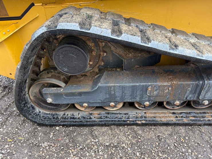2021-deere-331g-image-13