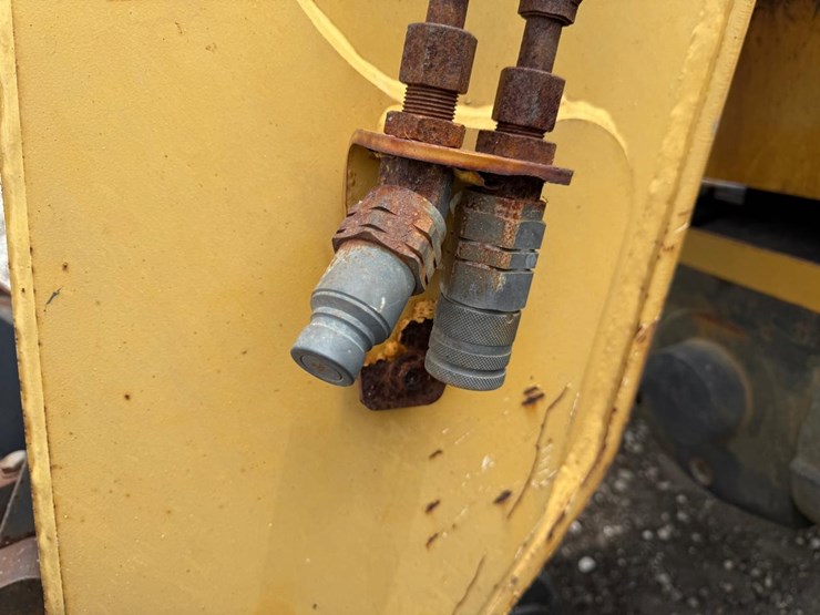 caterpillar-th406-image-11