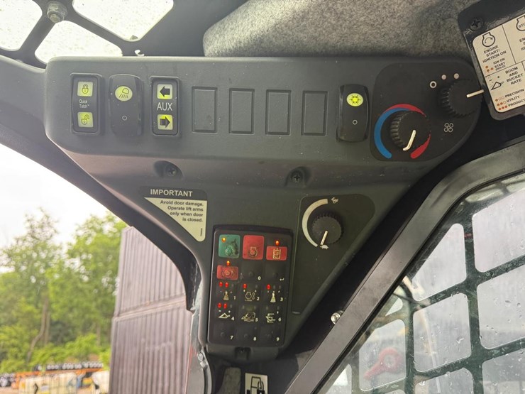 2021-deere-325g-image-22
