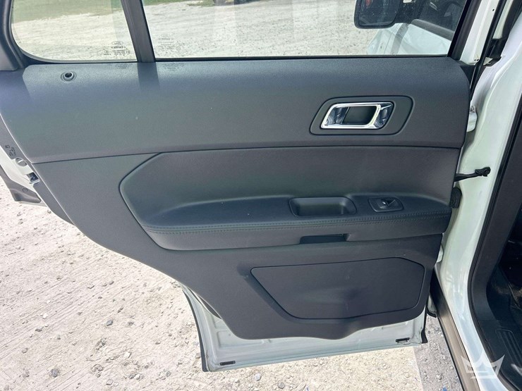 2018-ford-explorer-image-17