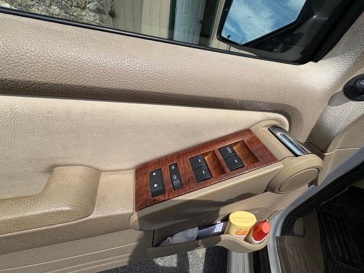2010-ford-explorer-image-8