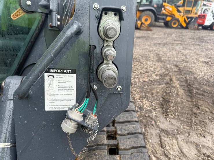 2021-deere-325g-image-11