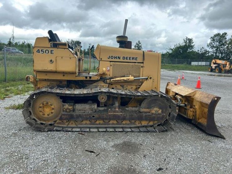 1985-john-deere-450e-image-3
