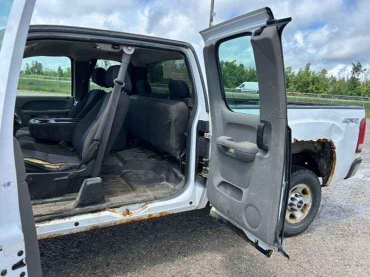 2010-gmc-2500hd-image-23
