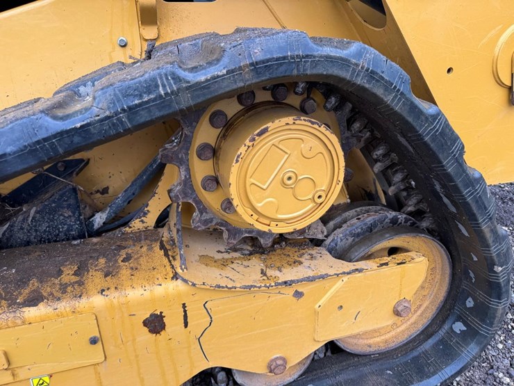 2015-caterpillar-259d-image-15