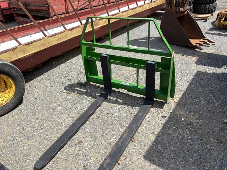 john-deere-kivel-pallet-fork-attachment-image-1
