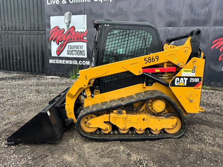 2015-caterpillar-259d-image-3
