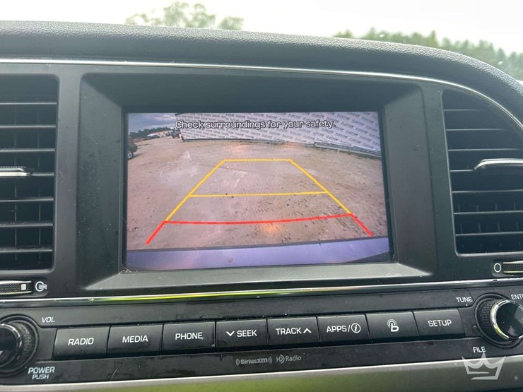 2017-hyundai-elantra-sedan-image-14
