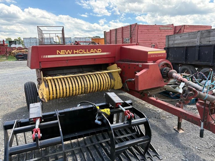 new-holland-325-image-2