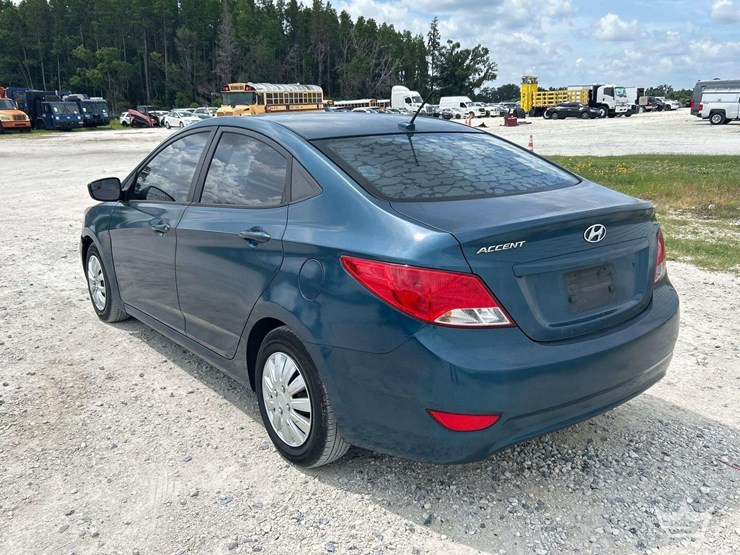 2015-hyundai-accent-sedan-image-3