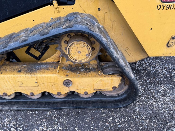 2022-caterpillar-299d3-image-19