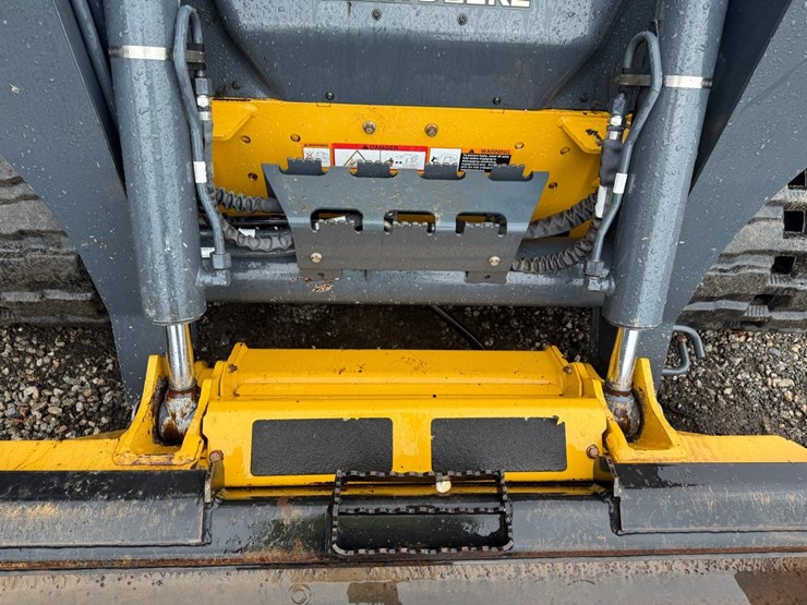 2021-deere-325g-image-10