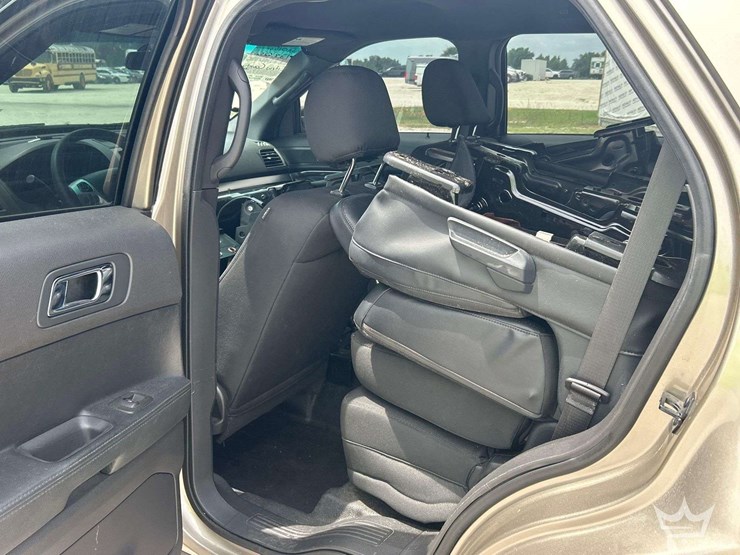 2015-ford-explorer-image-9