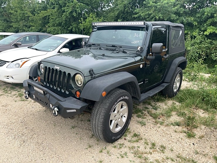 2011-jeep-wrangler-sport-image-1