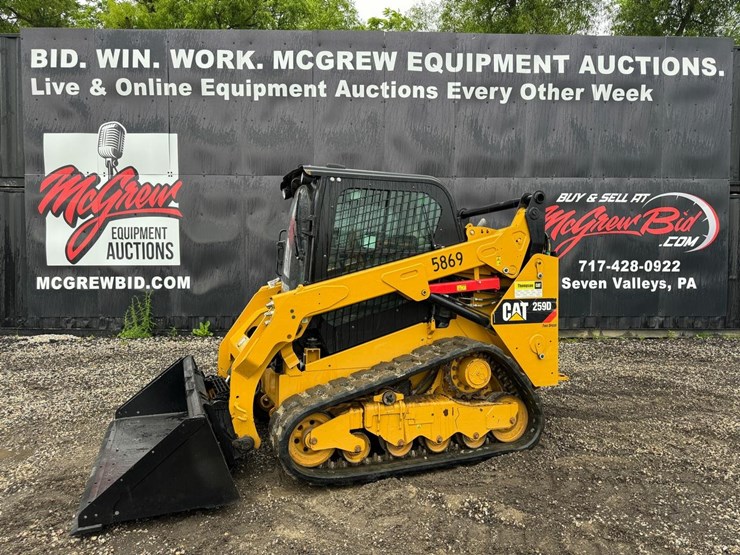 2015-caterpillar-259d-image-1
