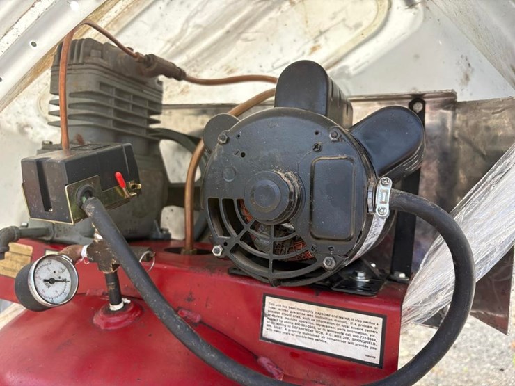 60gal-240v-air-compressor-image-5
