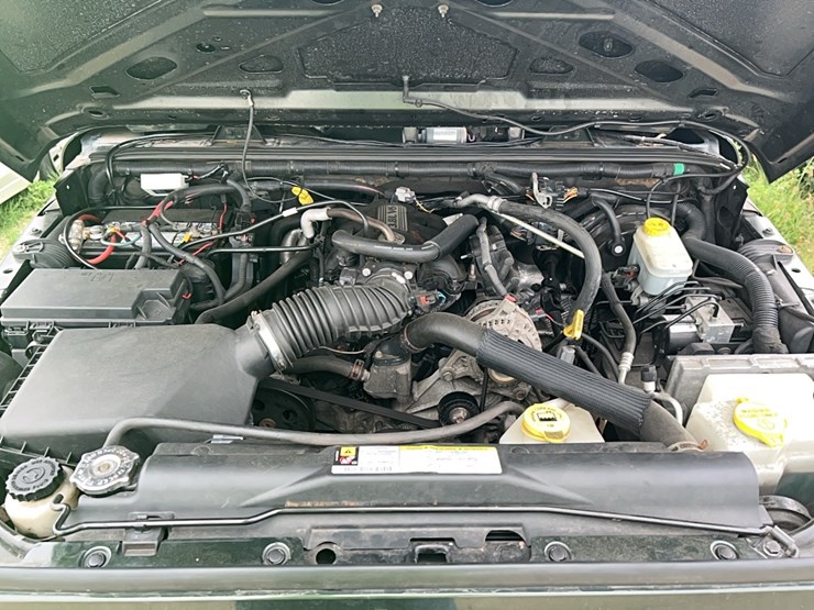2011-jeep-wrangler-sport-image-10