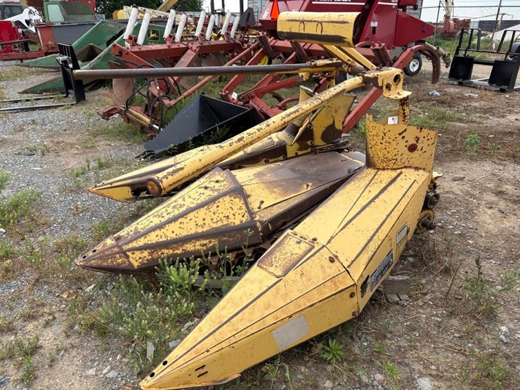 new-holland-824-image-4