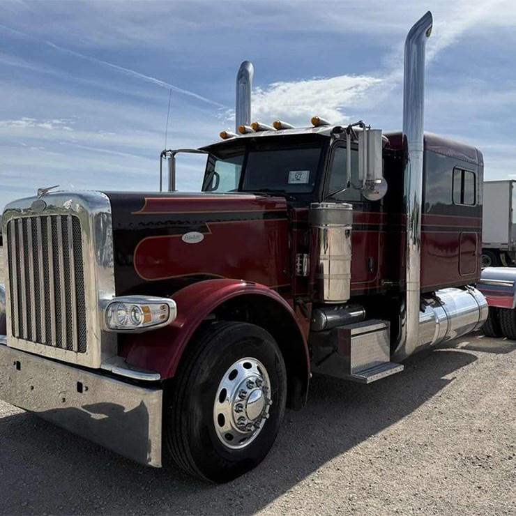 2022 PETERBILT 389
