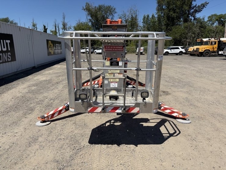 2016-jlg-x500aj-image-8