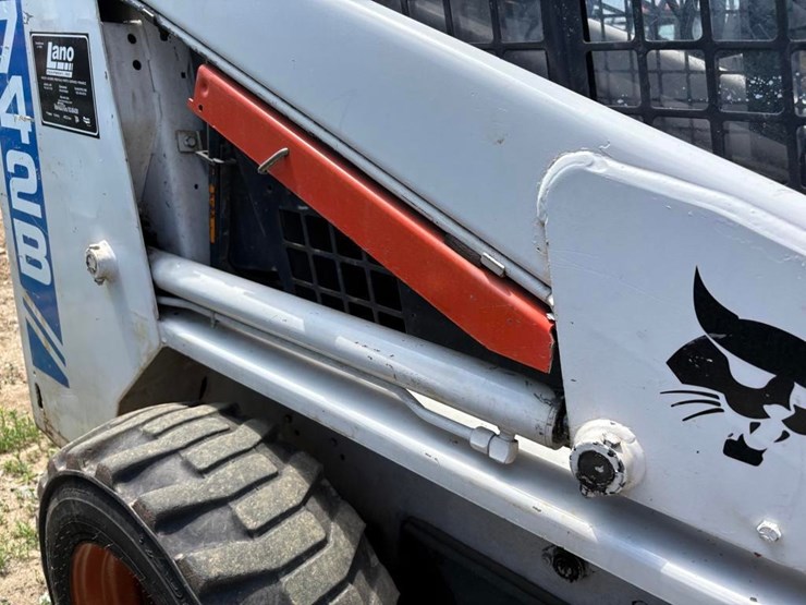 1995-bobcat-742b-image-42