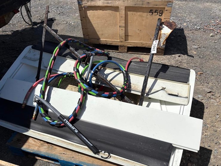 misc-semi-truck-part-image-2