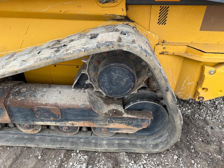2016-deere-323e-image-18