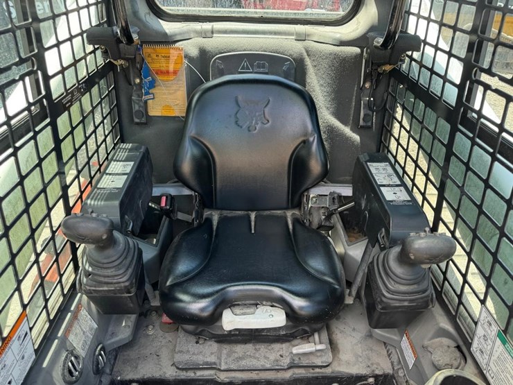 2016-bobcat-t740-image-22
