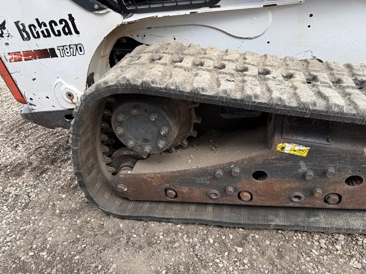 bobcat-t870-image-13