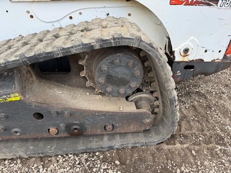 bobcat-t870-image-19