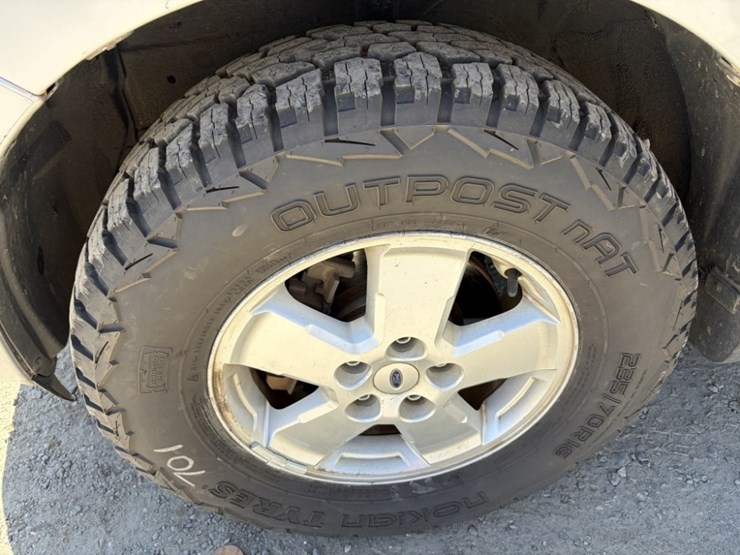 2010-ford-escape-image-14