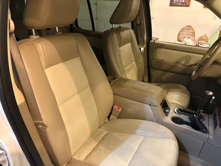 2010-ford-explorer-image-21