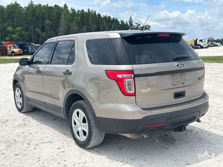2015-ford-explorer-image-3
