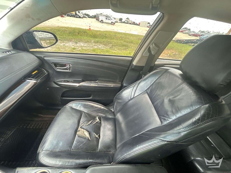 2015-toyota-avalon-sedan-image-20