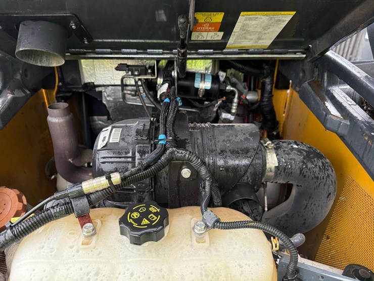 2021-deere-325g-image-16