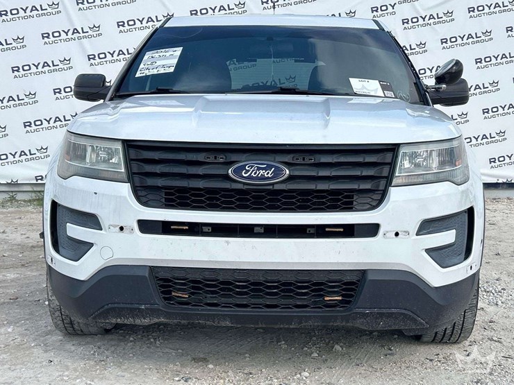 2016-ford-explorer-image-21
