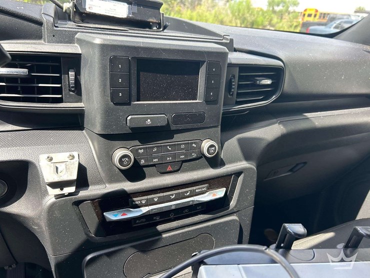2020-ford-explorer-image-9