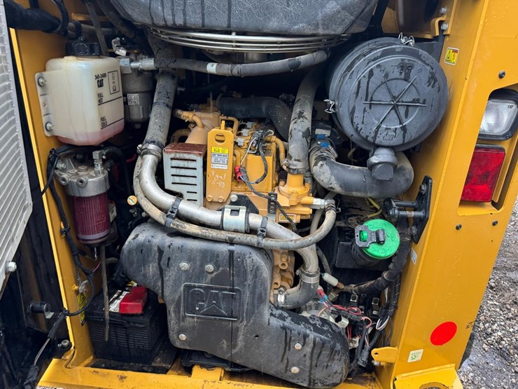 2015-caterpillar-259d-image-18