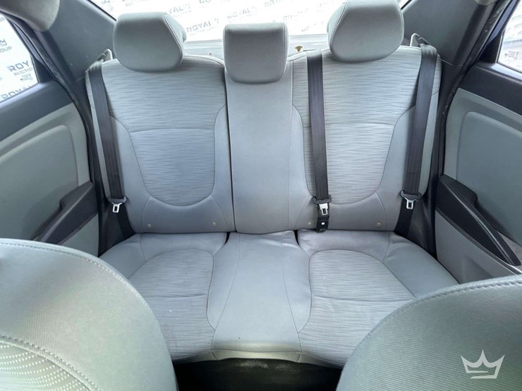 2015-hyundai-accent-sedan-image-22