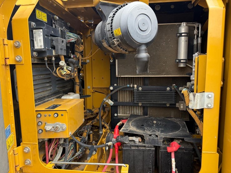 2015-caterpillar-313flgc-image-17