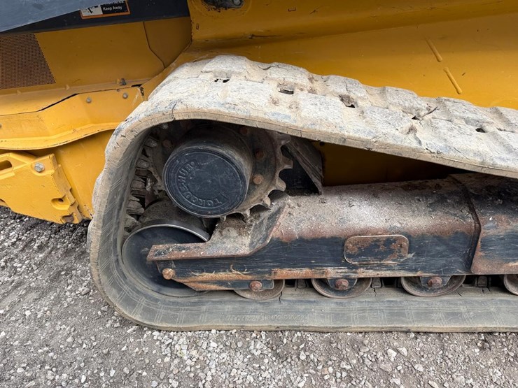 2016-deere-323e-image-13